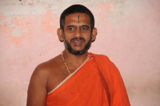 Pejawar seer